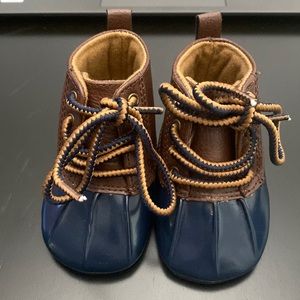 Infant Baby Duck Boots sz 2